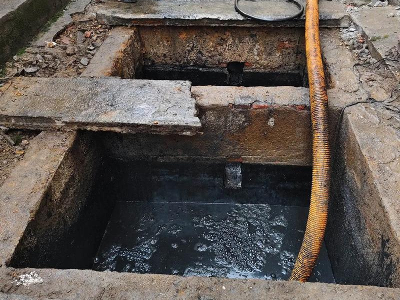 马鞍清理化粪池